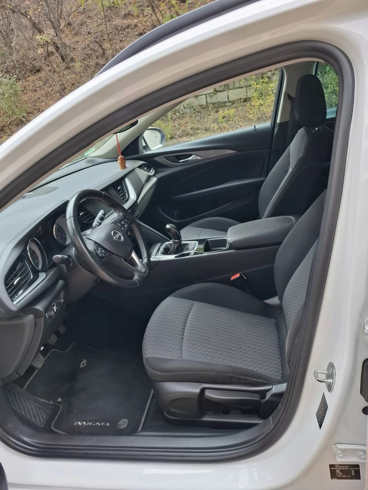Opel Insignia, снимка 6 - Автомобили и джипове - 56465877