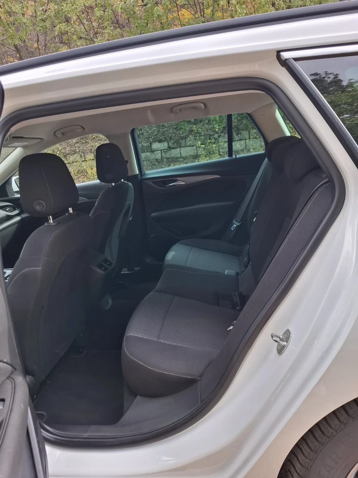 Opel Insignia, снимка 8 - Автомобили и джипове - 56465877