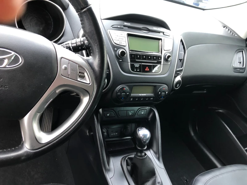 Hyundai IX35 4WD, снимка 9 - Автомобили и джипове - 48681143