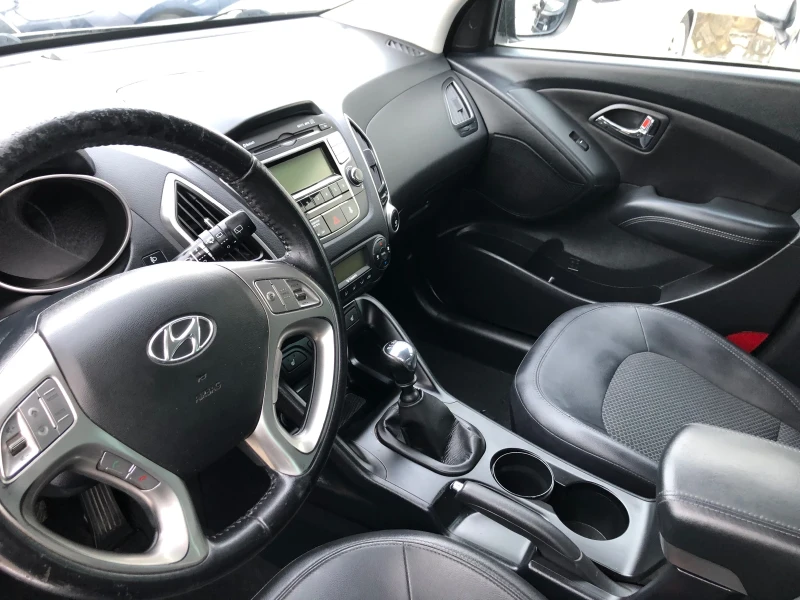 Hyundai IX35 4WD, снимка 8 - Автомобили и джипове - 48681143