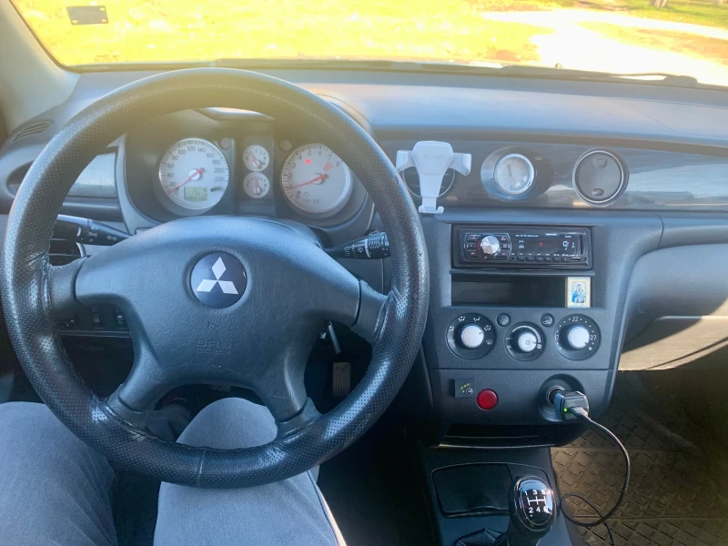 Mitsubishi Outlander, снимка 8 - Автомобили и джипове - 53082849