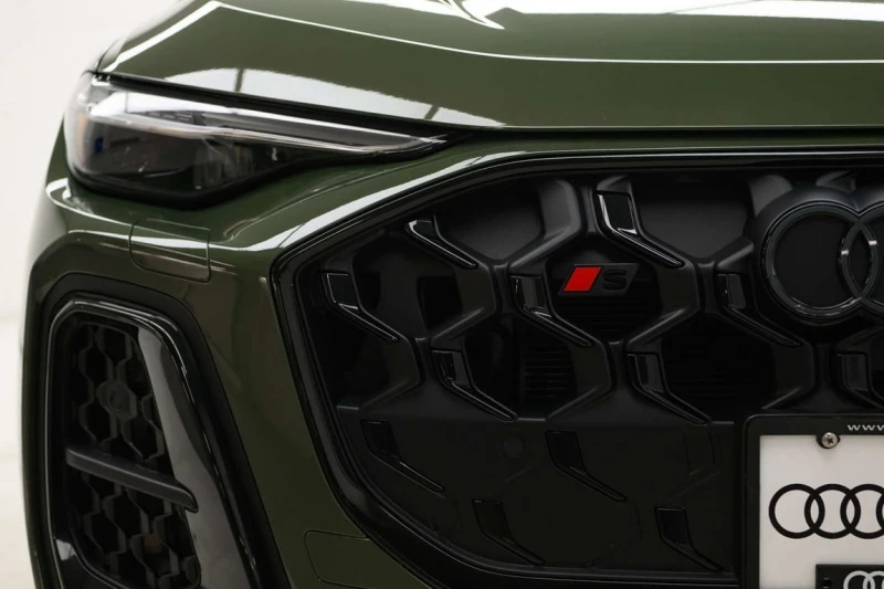 Audi SQ5 * quattro Premium Plus * CARFAX /DISTRONIC/ MATRIX, снимка 3 - Автомобили и джипове - 53451714