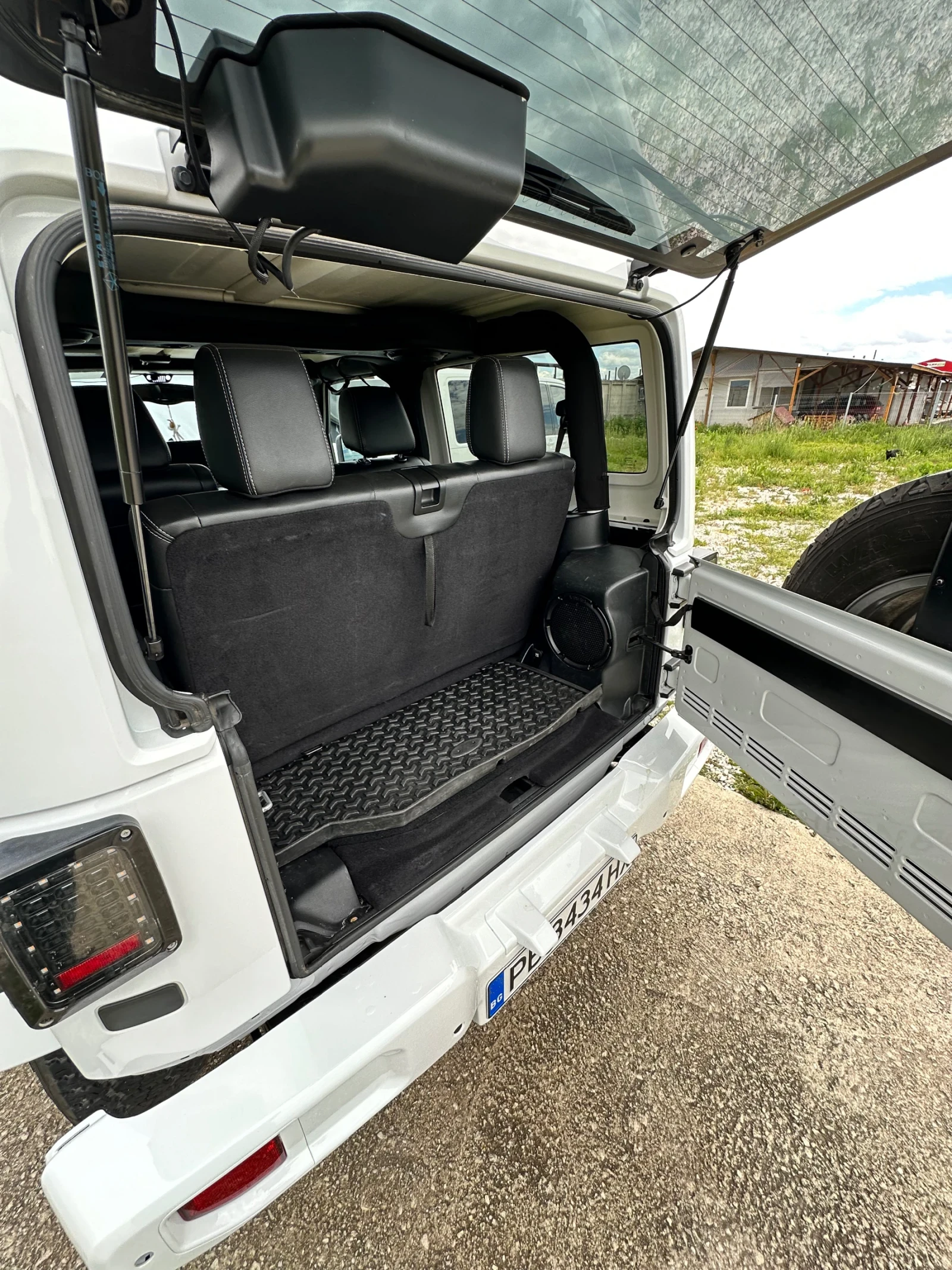 Jeep Wrangler  - изображение 10