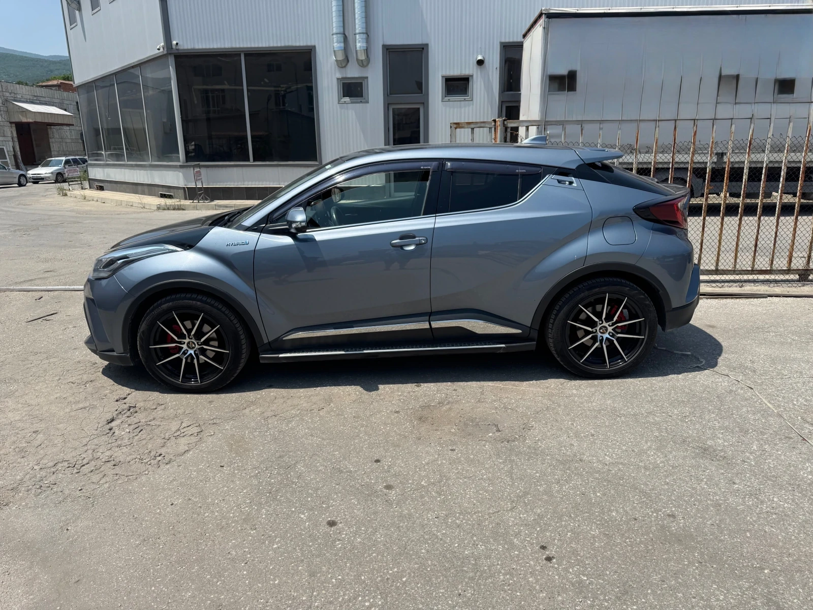 Toyota C-HR Хибрид - изображение 3