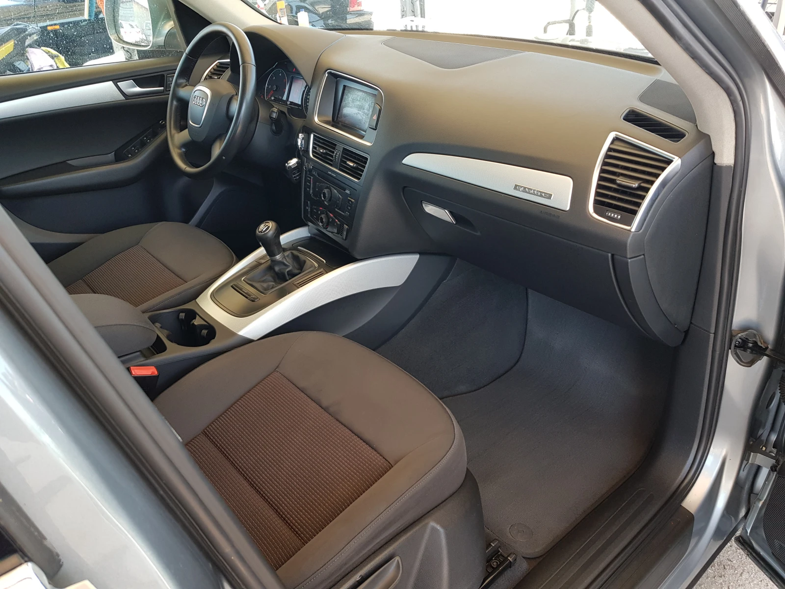 Audi Q5 QUATTRO 2.0 TDI-170 к.с. 6 скорости ЛИЗИНГ, снимка 11 - Автомобили и джипове - 54865317