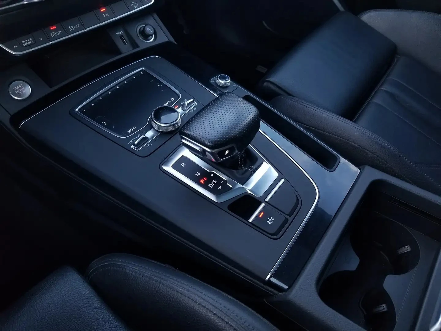 Audi Q5 PROGRESSIV * AвтоКредит * (ЦЕНА ДО БГ), снимка 13 - Автомобили и джипове - 54895438