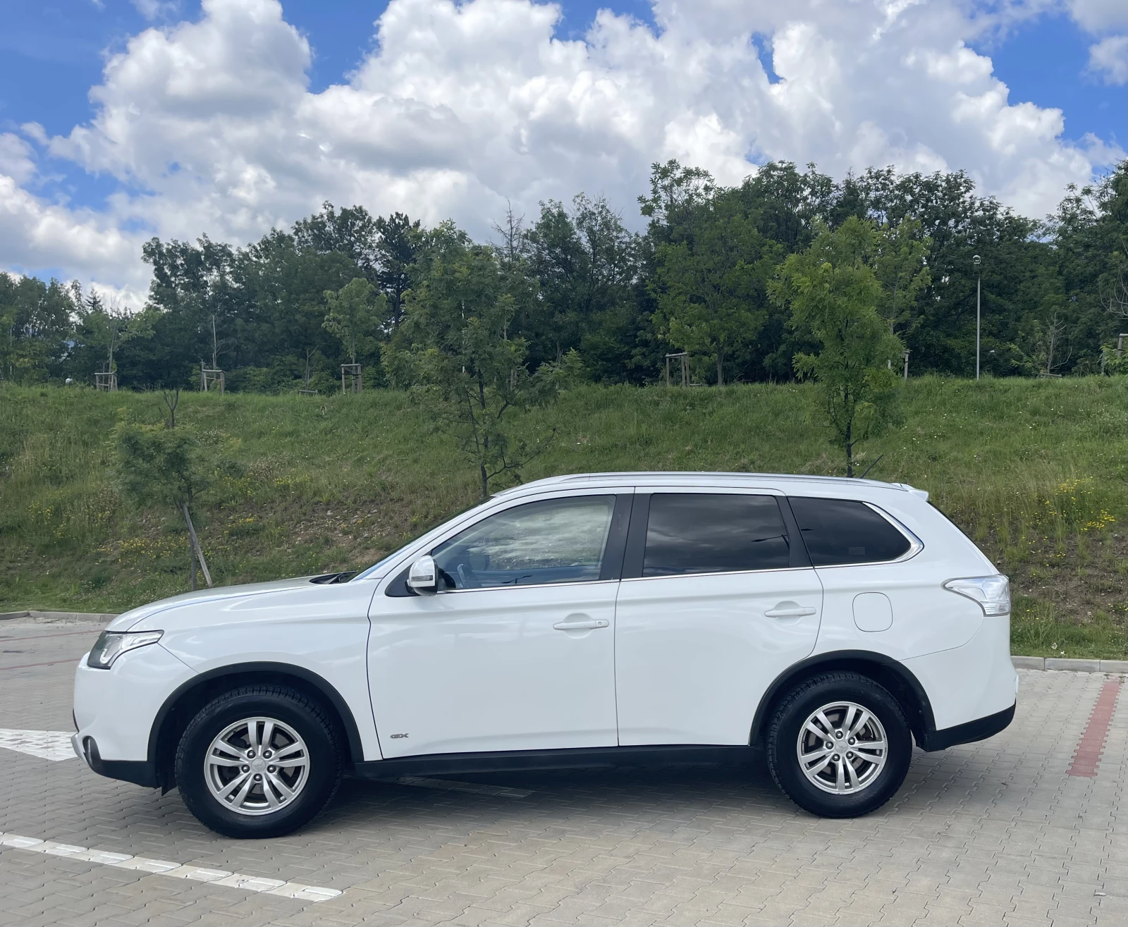 Mitsubishi Outlander 2.2 DI-D 4WD ПЪРВИ СОБСТВЕНИК, снимка 2 - Автомобили и джипове - 54946227