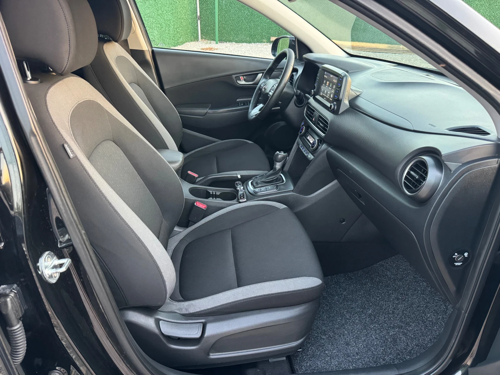 Hyundai Kona Автомат, Дистроник, Keyless, 2019g, снимка 12 - Автомобили и джипове - 55881593