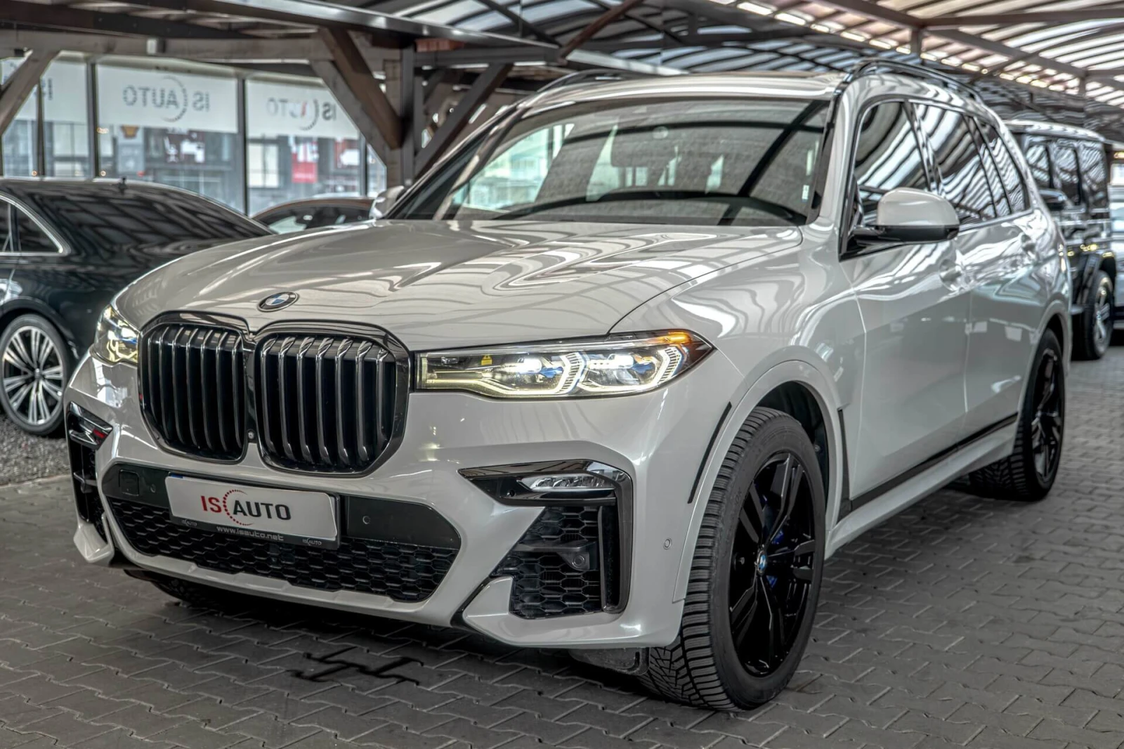 BMW X7 M50i/Harman Kardon/SKY Lounge/Кристал/Камера 360/H, снимка 3 - Автомобили и джипове - 55903684