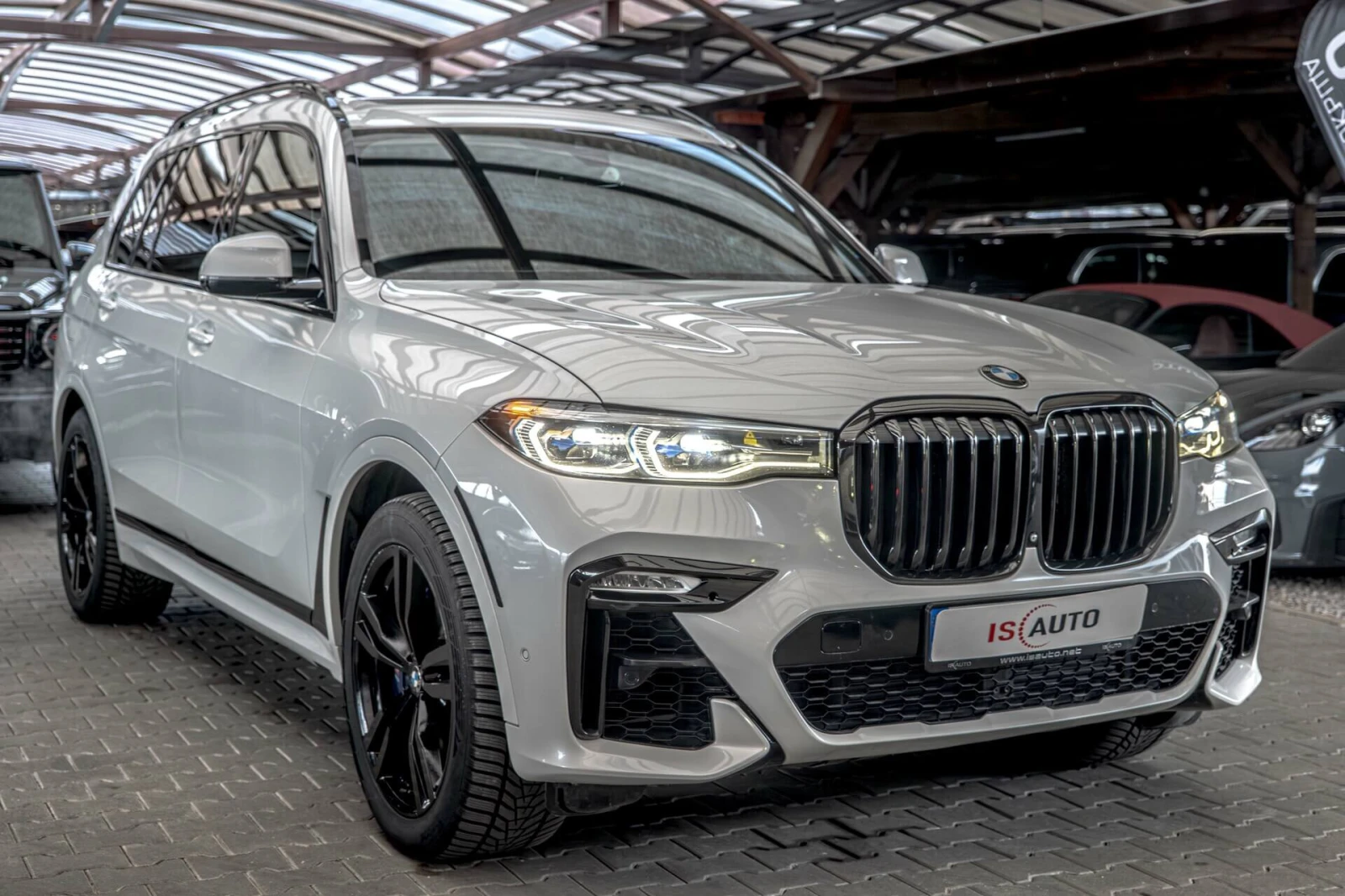 BMW X7 M50i/Harman Kardon/SKY Lounge/Кристал/Камера 360/H, снимка 2 - Автомобили и джипове - 55903684