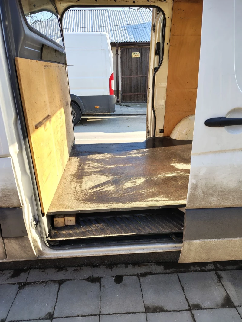 VW Crafter 2.5 TDI -5 врати, снимка 14 - Бусове и автобуси - 52998820