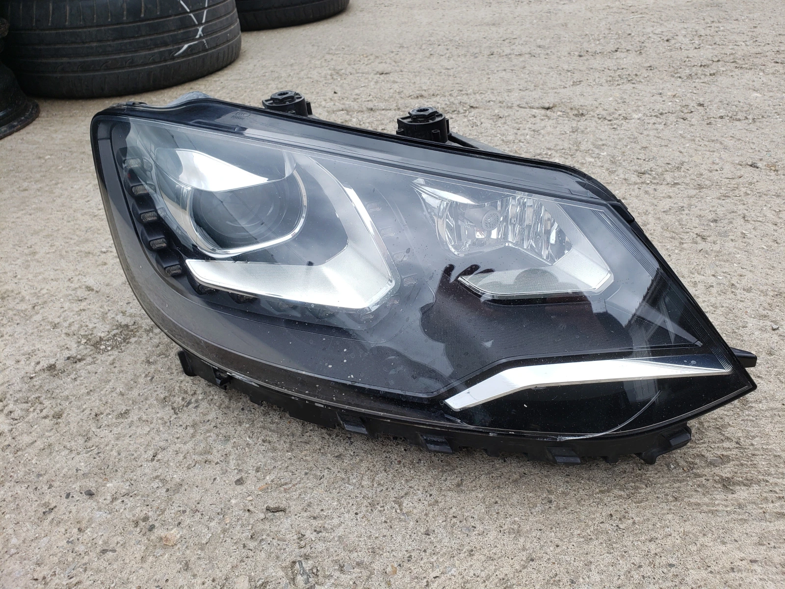 Оригинален десен фар BI XENON за Фолксваген Шаран....7N1941752A.... 