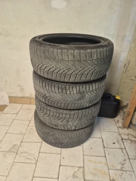 Гуми Зимни 235/45R18, снимка 1