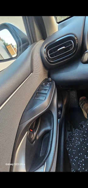 Toyota Yaris КАПАРИРАНА, снимка 9