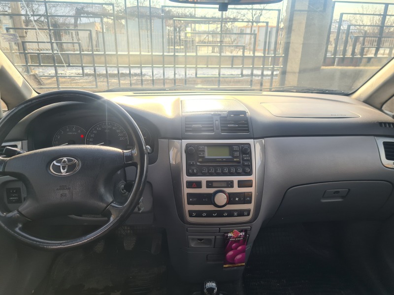 Toyota Avensis verso D4D, снимка 5 - Автомобили и джипове - 43915465