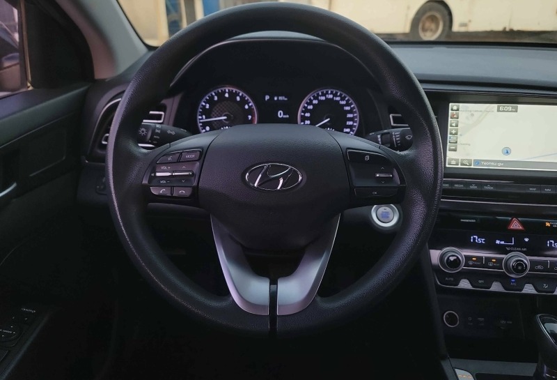 Hyundai Elantra Нов внос, напълно обслужен, писмена гаранция., снимка 12 - Автомобили и джипове - 46021037