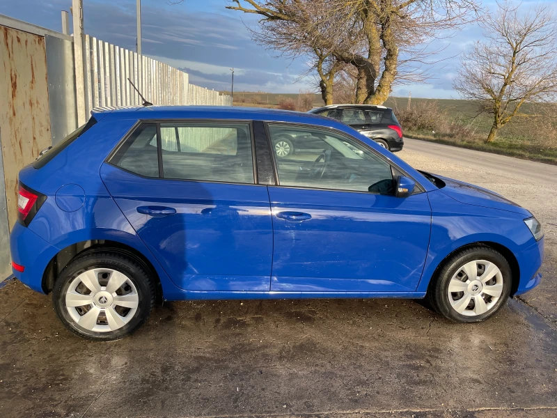 Skoda Fabia 1.0 MPI, снимка 4 - Автомобили и джипове - 48285825