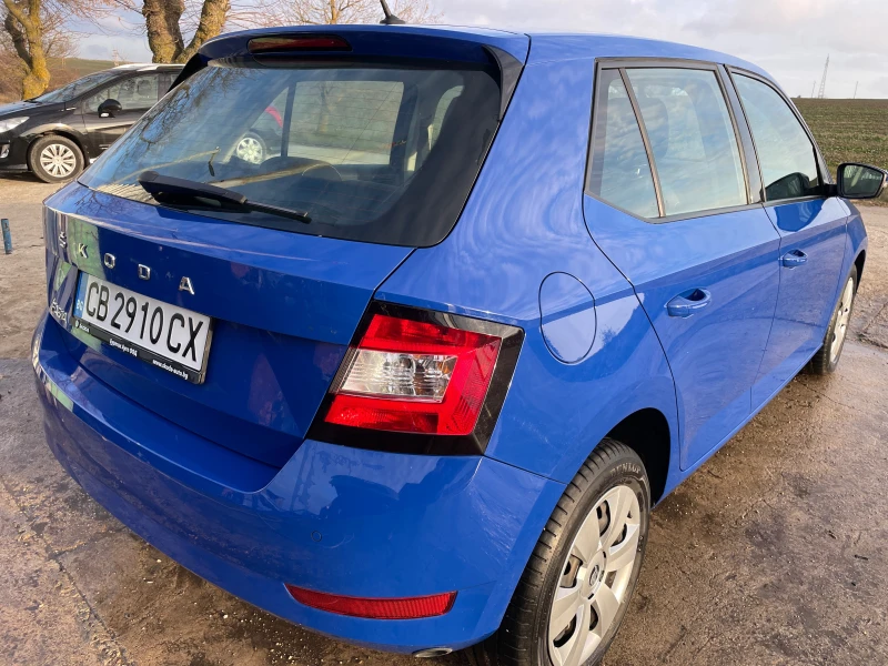 Skoda Fabia 1.0 MPI, снимка 7 - Автомобили и джипове - 48285825