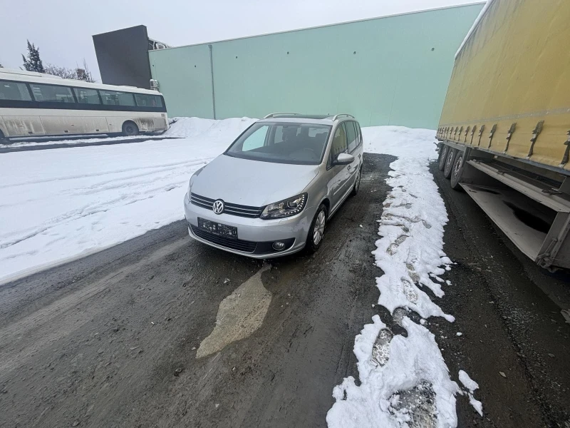 VW Touran 2.0 TDI Панорама , снимка 12 - Автомобили и джипове - 48682277