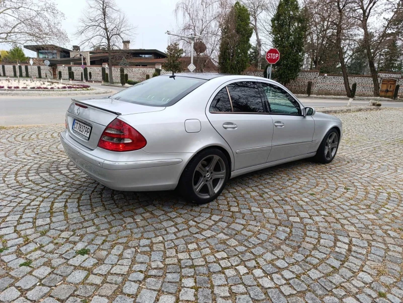 Mercedes-Benz E 270, снимка 10 - Автомобили и джипове - 49625593