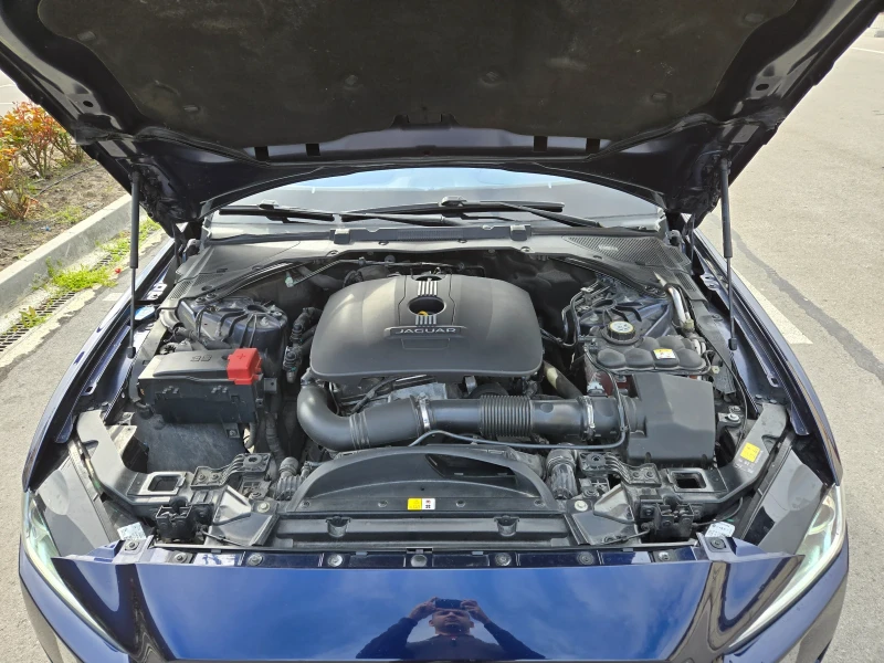 Jaguar XE 25t, снимка 9 - Автомобили и джипове - 49896634