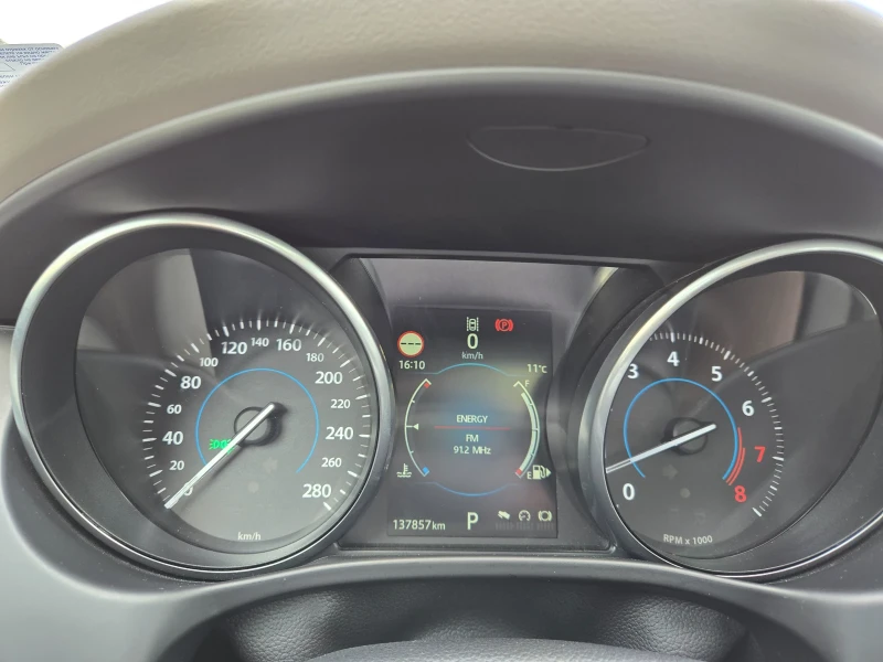 Jaguar XE 25t, снимка 13 - Автомобили и джипове - 49896634