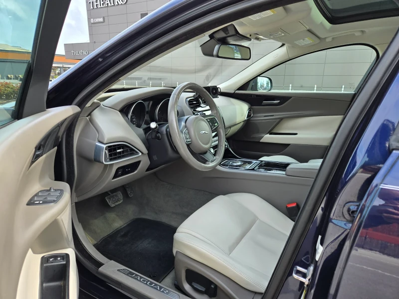 Jaguar XE 25t, снимка 10 - Автомобили и джипове - 49896634