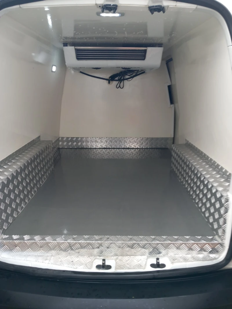 VW Caddy, снимка 4 - Автомобили и джипове - 52360550