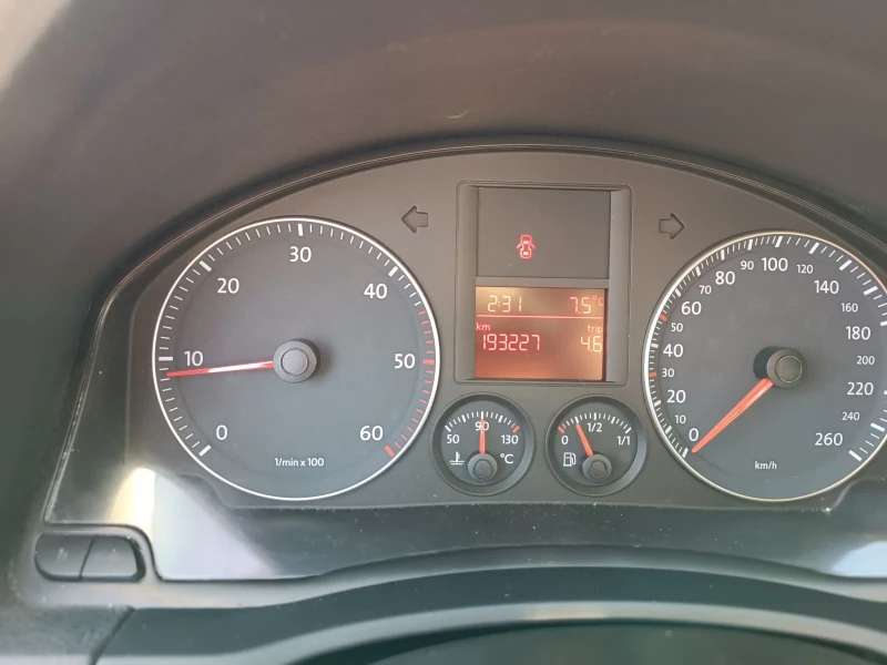 VW Golf 1.9tdi, снимка 10 - Автомобили и джипове - 52827422