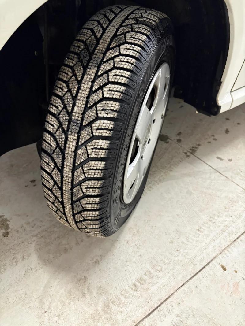 Skoda Fabia 12V, снимка 5 - Автомобили и джипове - 53301131