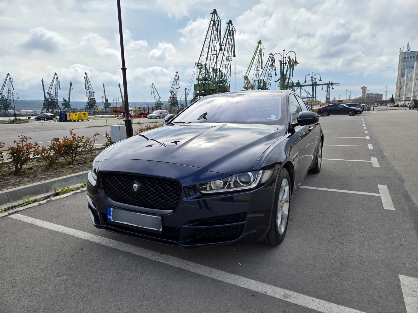 Jaguar XE 25t, снимка 1