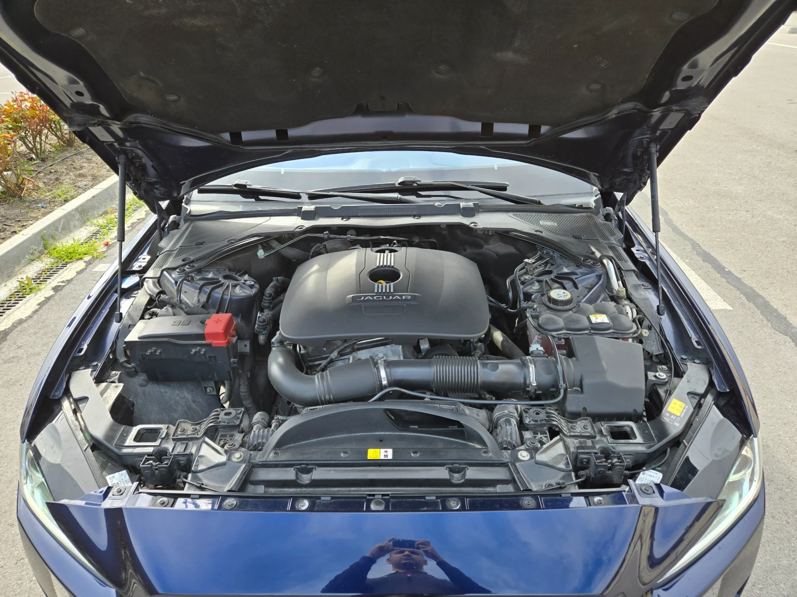 Jaguar XE 25t - изображение 9