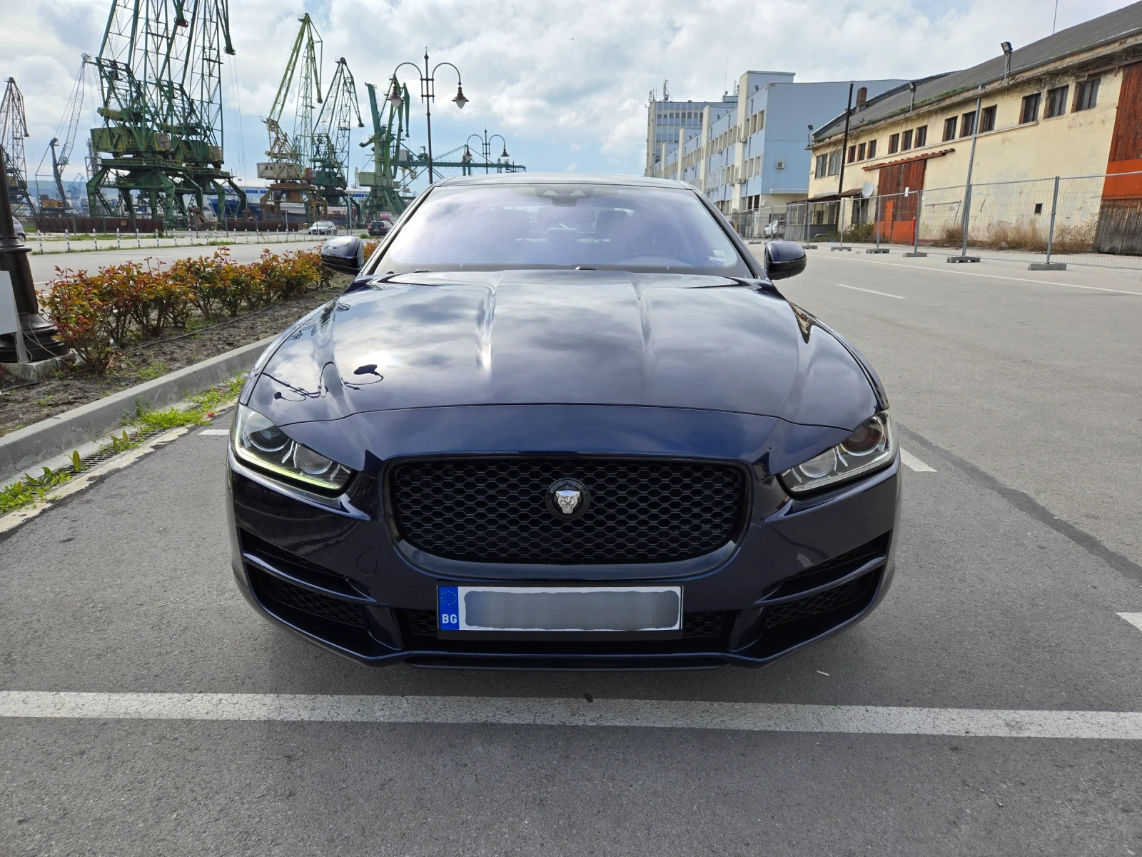 Jaguar XE 25t - изображение 2