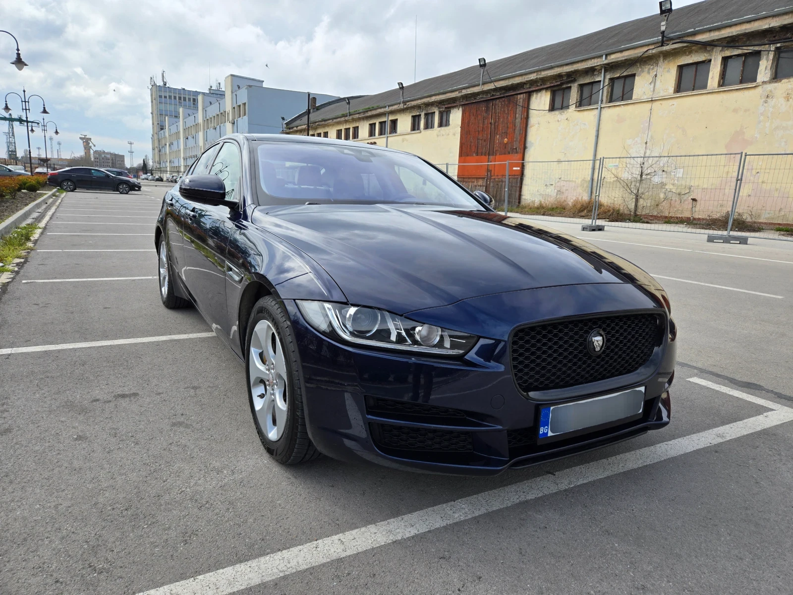 Jaguar XE 25t - изображение 3