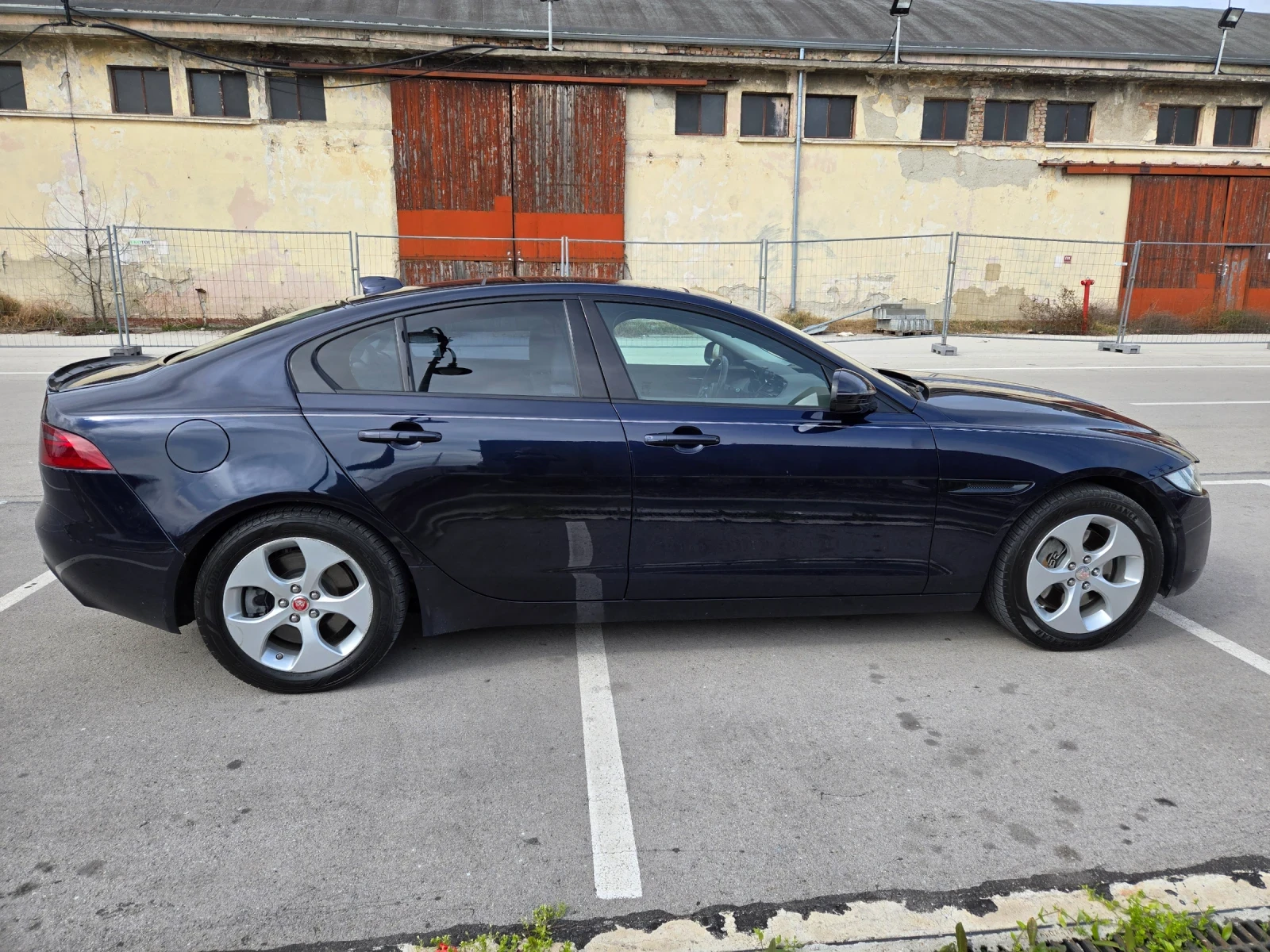 Jaguar XE 25t - изображение 4
