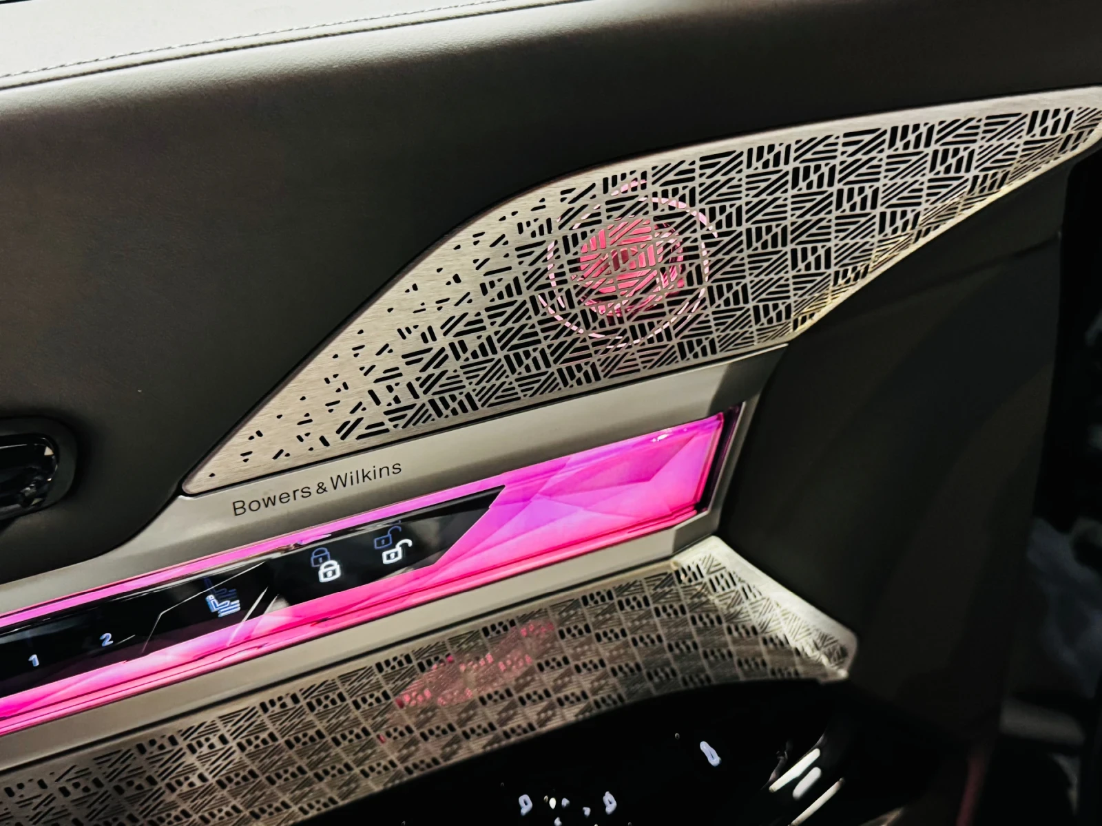 BMW i7 Xdrive60 Individual  | Mobile.bg   17