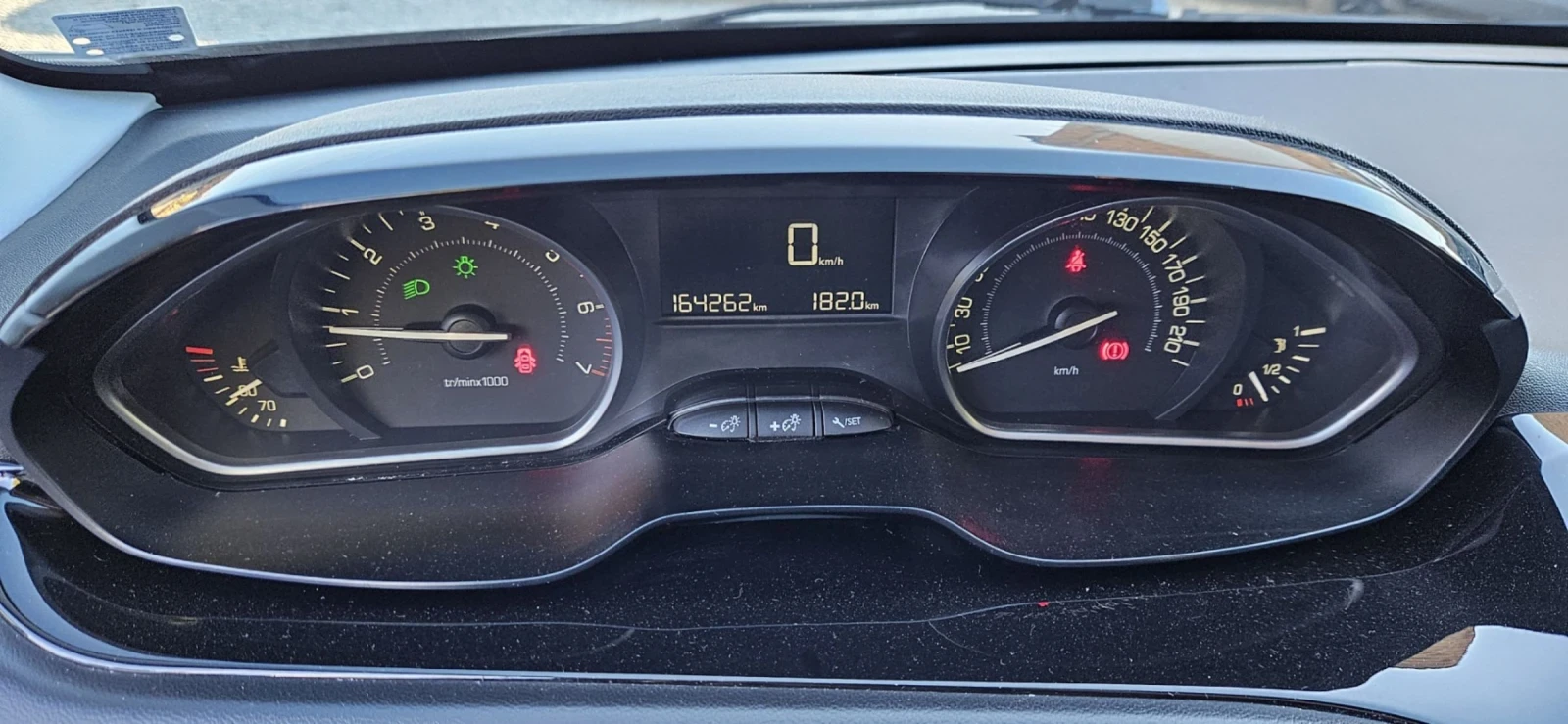 Peugeot 208 1.2  - изображение 5