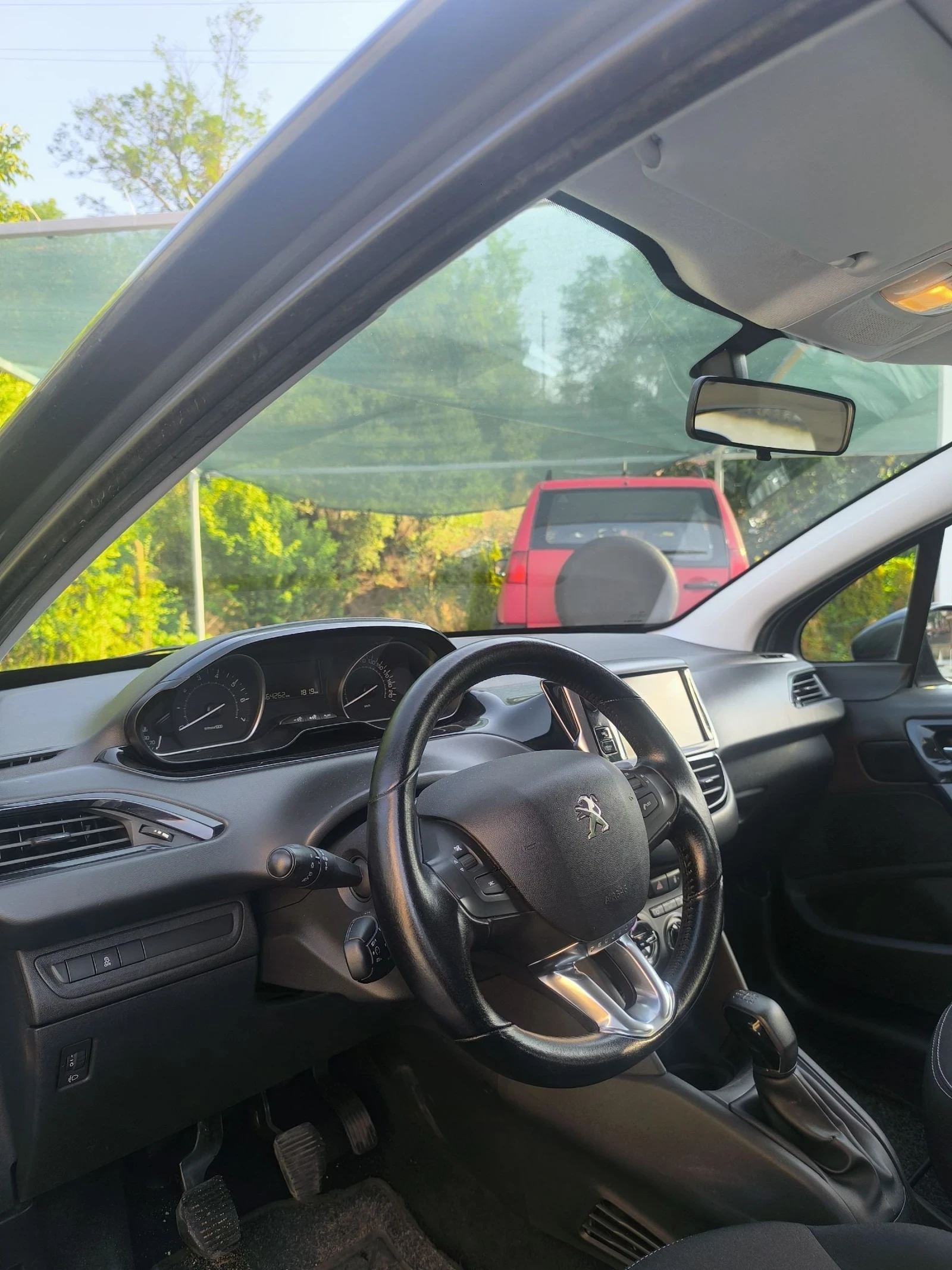 Peugeot 208 1.2  - изображение 7