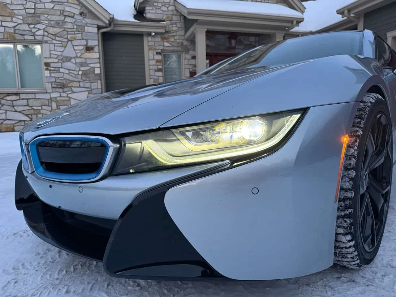 BMW i8  CARFAX /CAMERA/ ПОДГРЕВИ, снимка 11 - Автомобили и джипове - 53818051