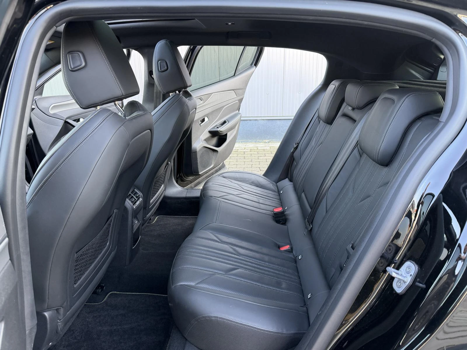 Peugeot 408 1.6 PHEV/224HP/GT/FOCAL/LEATHER/360/172h, снимка 9 - Автомобили и джипове - 53947219