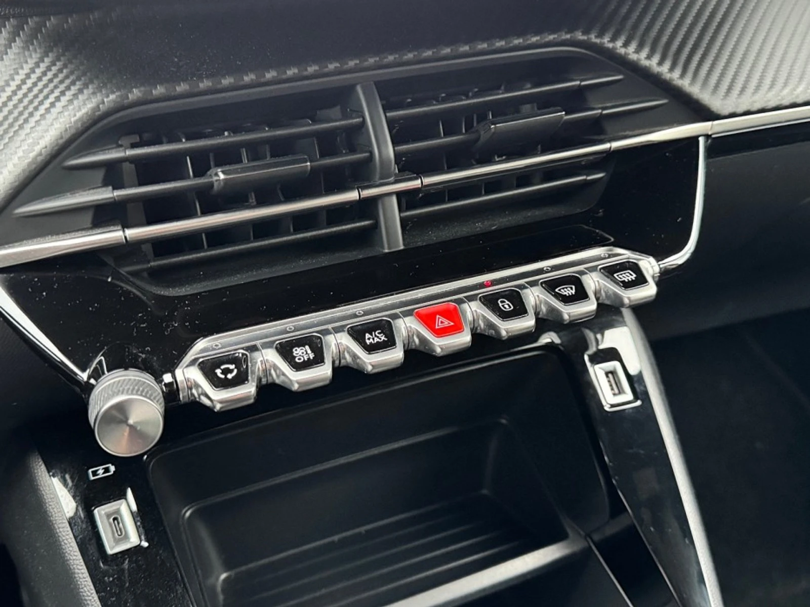 Peugeot 2008 1.2 Active, снимка 10 - Автомобили и джипове - 54106563