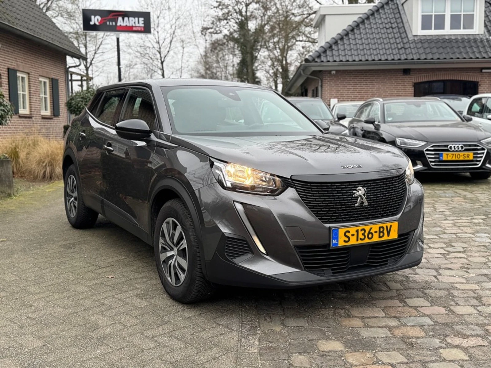 Peugeot 2008 1.2 Active | Auto.bg — изображение 1