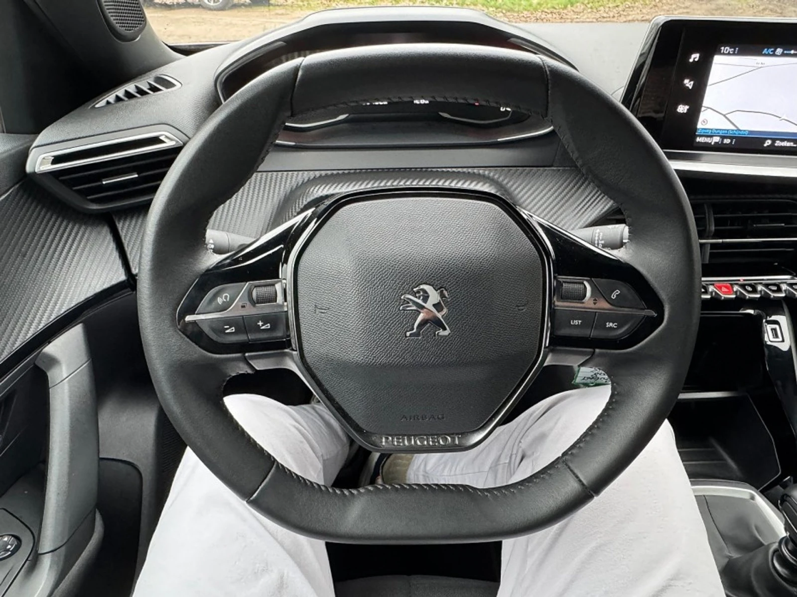 Peugeot 2008 1.2 Active, снимка 7 - Автомобили и джипове - 54106563