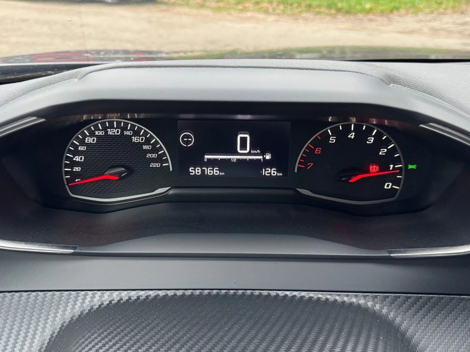 Peugeot 2008 1.2 Active, снимка 8 - Автомобили и джипове - 54106563