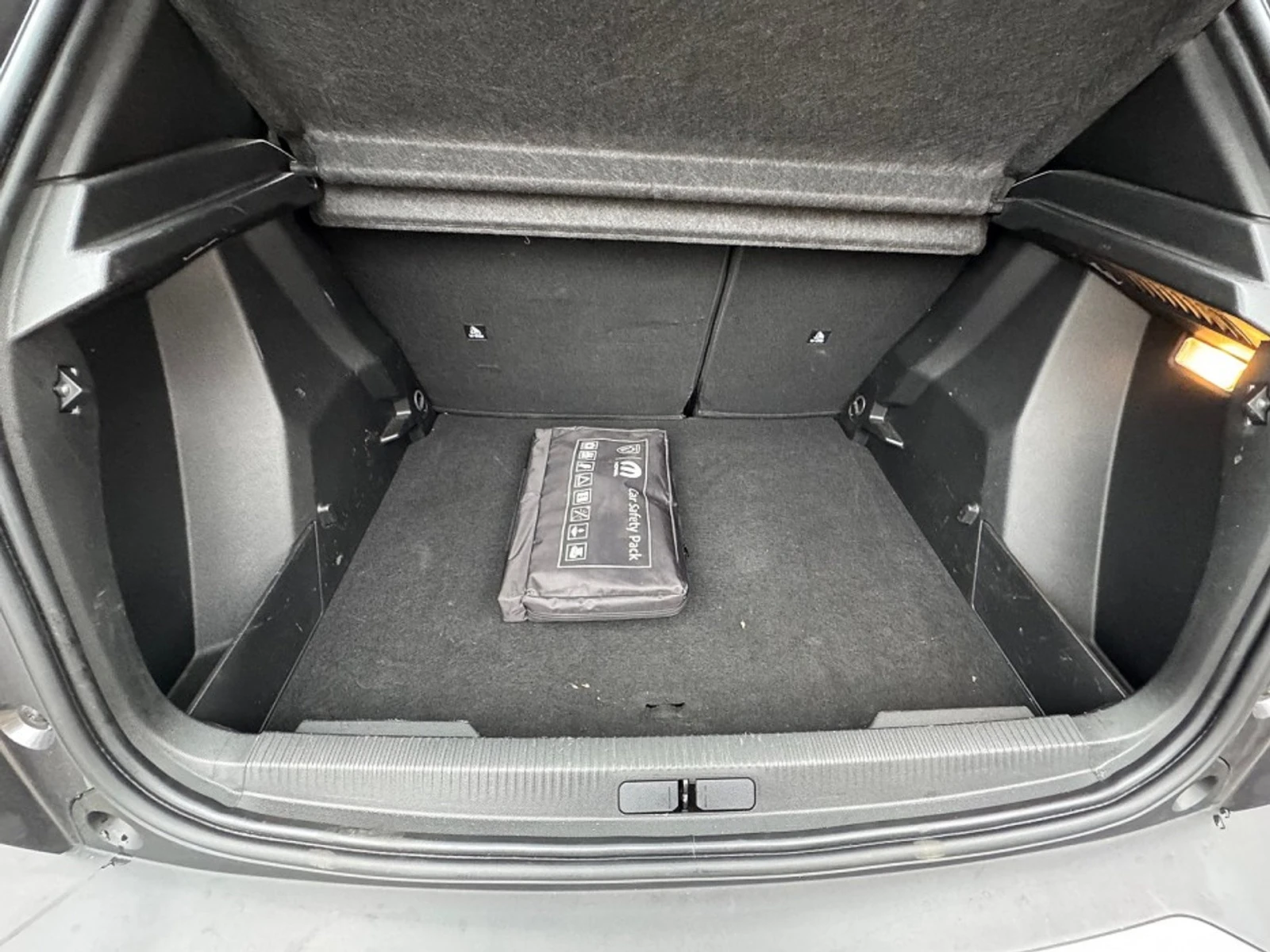 Peugeot 2008 1.2 Active, снимка 15 - Автомобили и джипове - 54106563