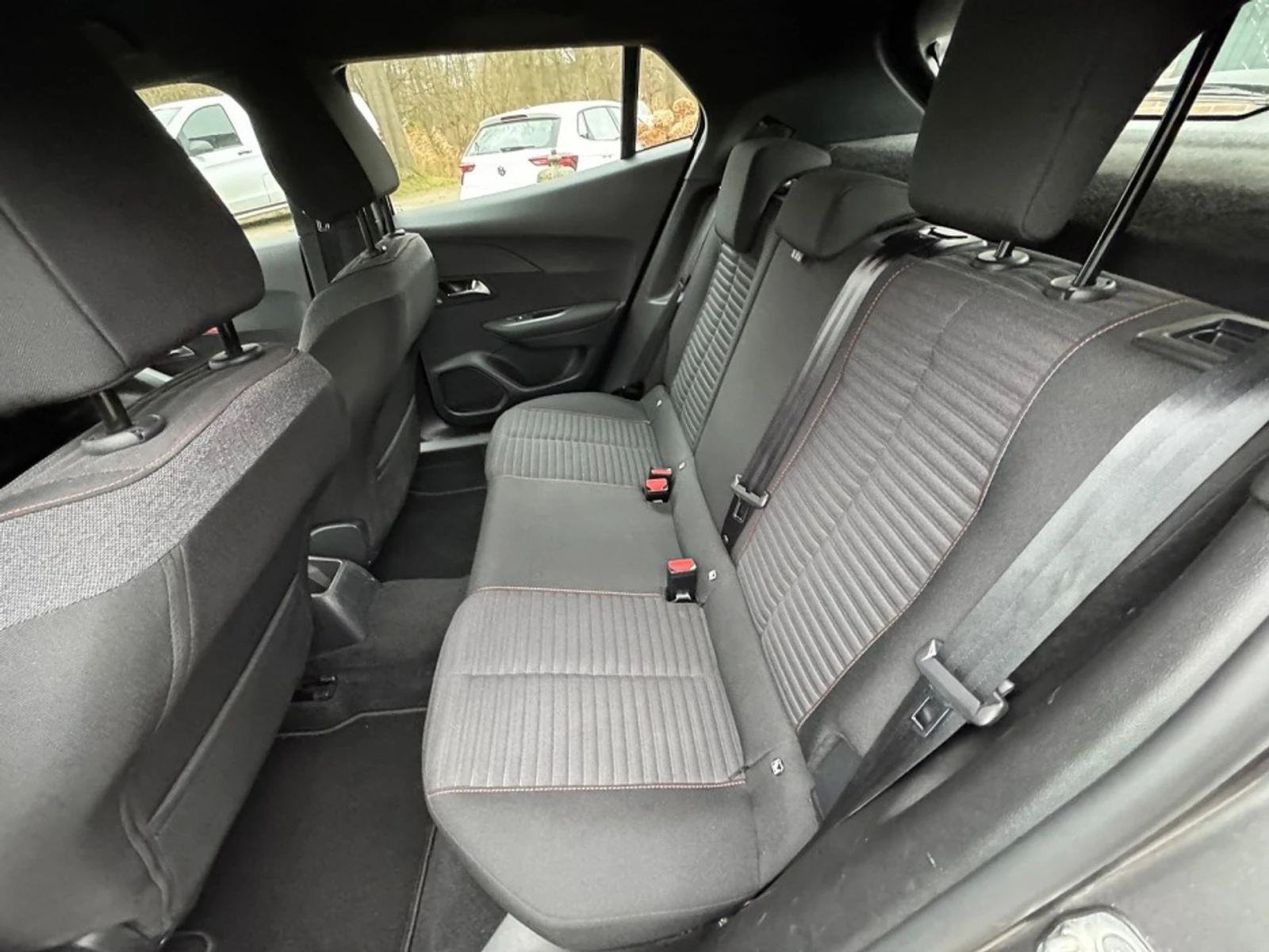 Peugeot 2008 1.2 Active, снимка 13 - Автомобили и джипове - 54106563