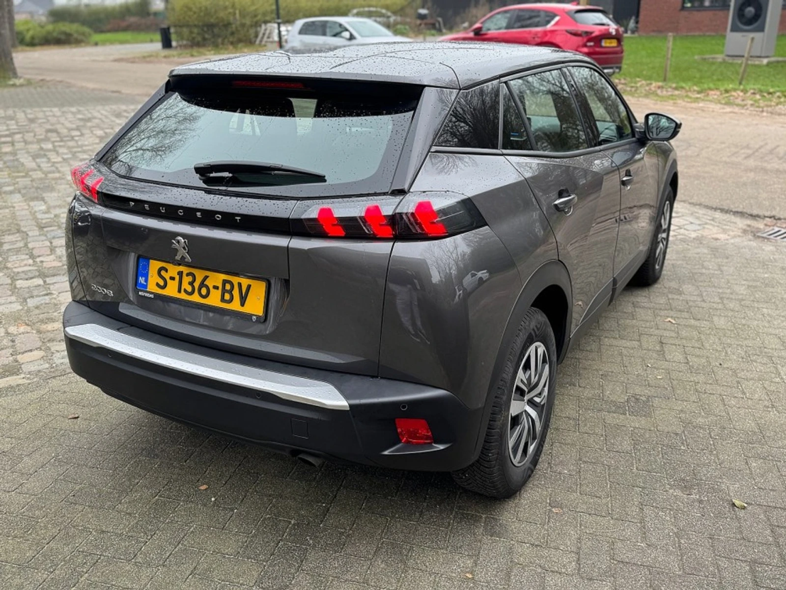 Peugeot 2008 1.2 Active, снимка 2 - Автомобили и джипове - 54106563