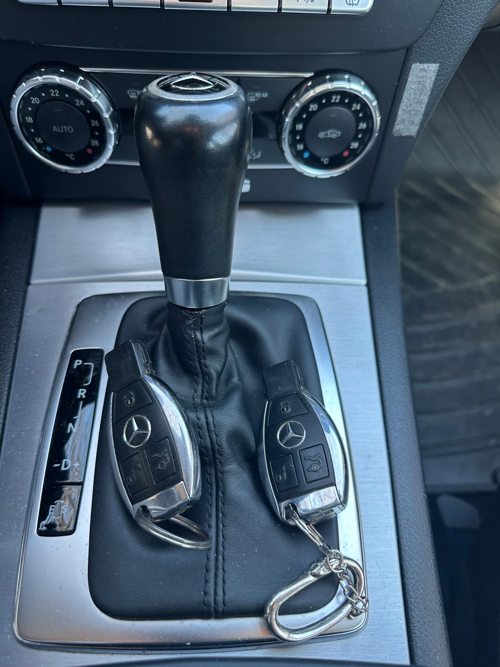 Mercedes-Benz C 200, снимка 11 - Автомобили и джипове - 54098606