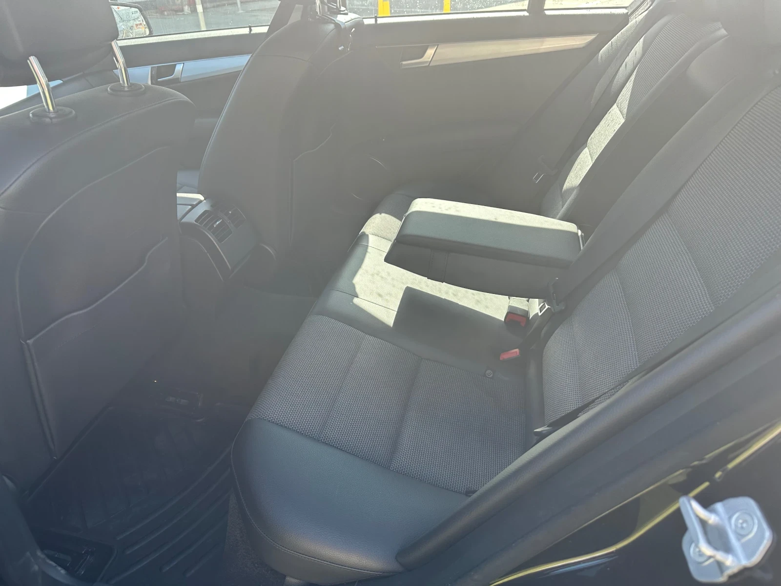 Mercedes-Benz C 200, снимка 12 - Автомобили и джипове - 54098606