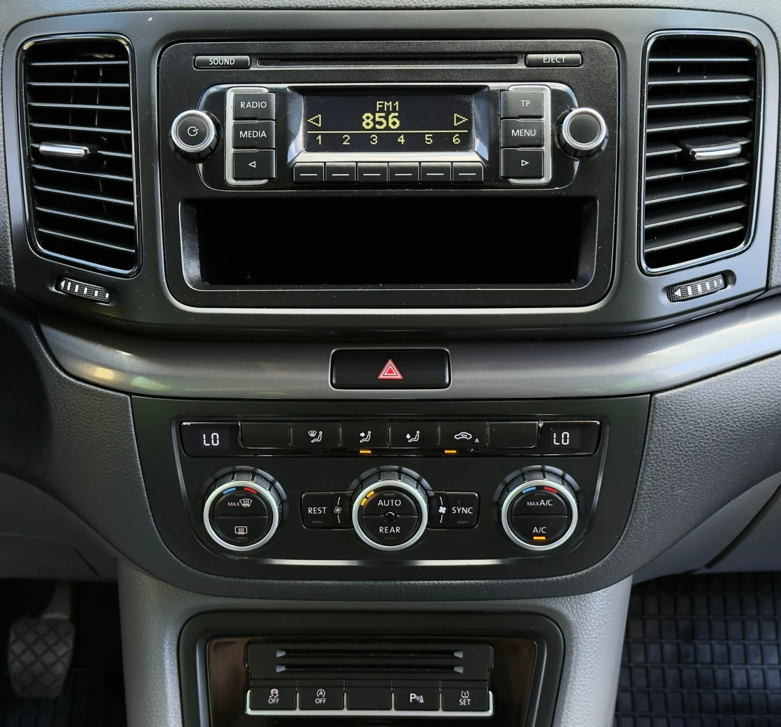 Seat Alhambra 2.0TDi 7местен* EURO 5, снимка 15 - Автомобили и джипове - 54299751